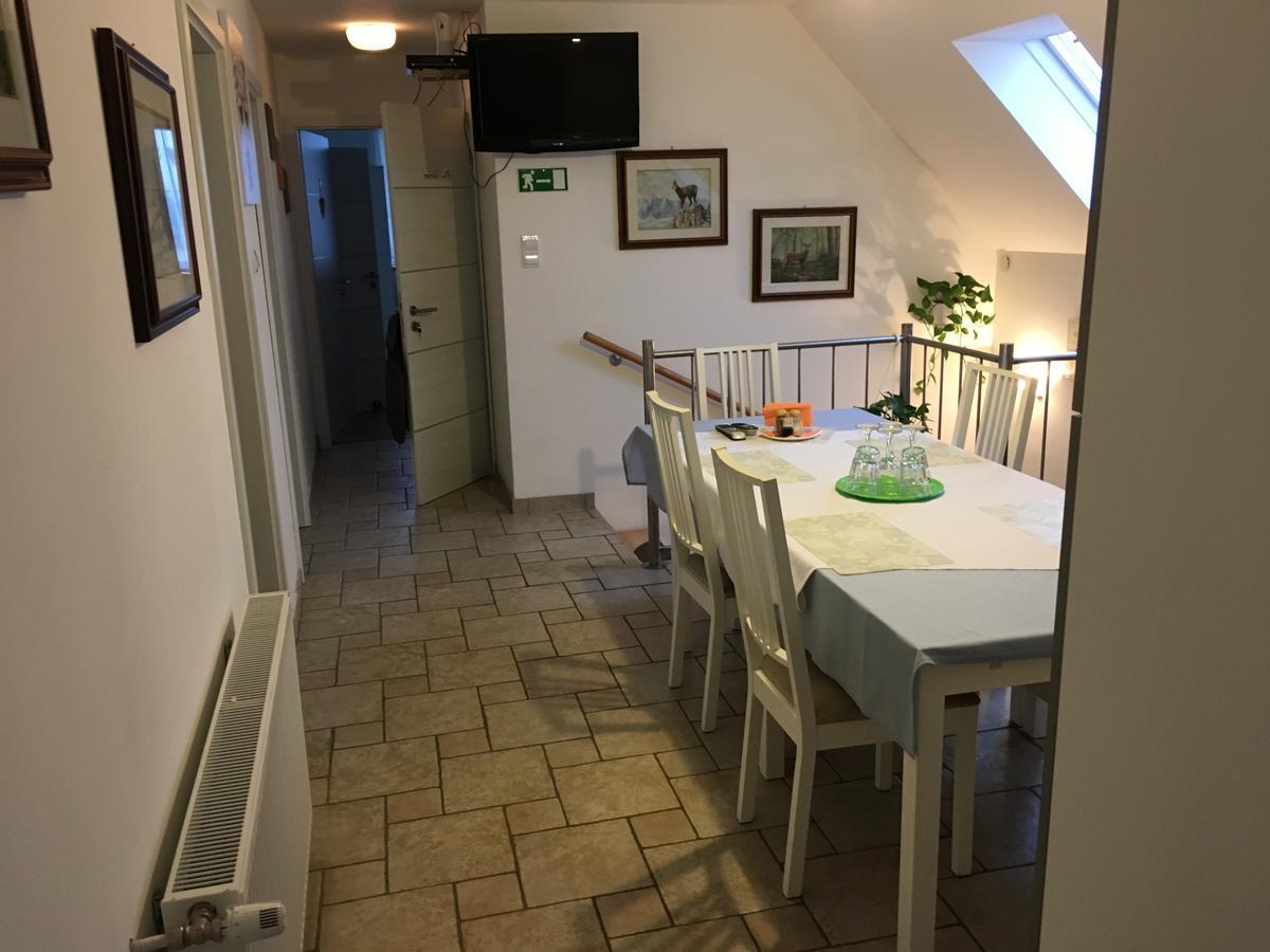 Hunters House Kft Bed And Breakfast Toltestava Exteriör bild